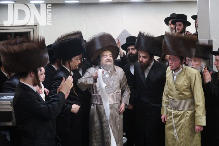 חתונה לנין רבי יעקב מאיר שכטער אצל נכדו ר' יוסף בלומנטשאק צילום יחיאל רייכמאן (41)