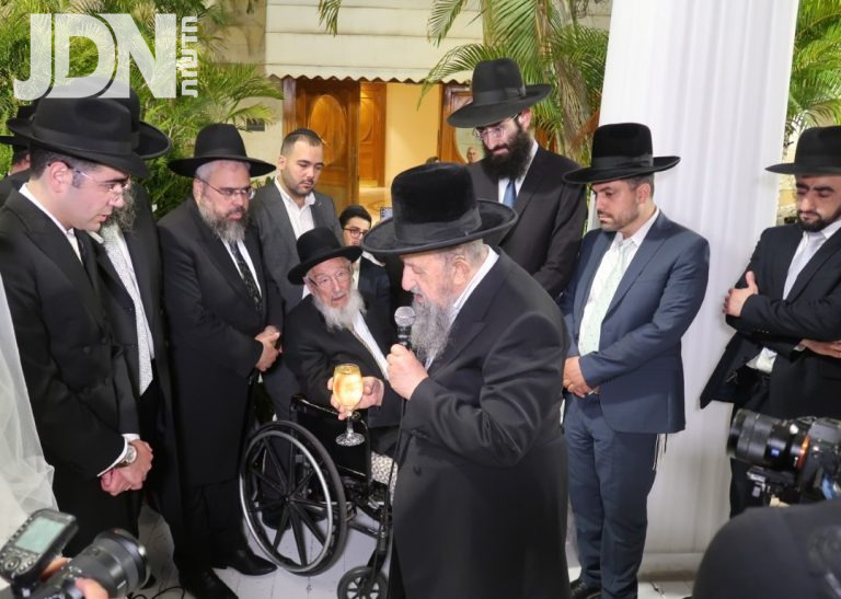 חתונת נכד הגרב''צ מוצפי עם נכדת הגר''ש ביטון צילום ש.פ