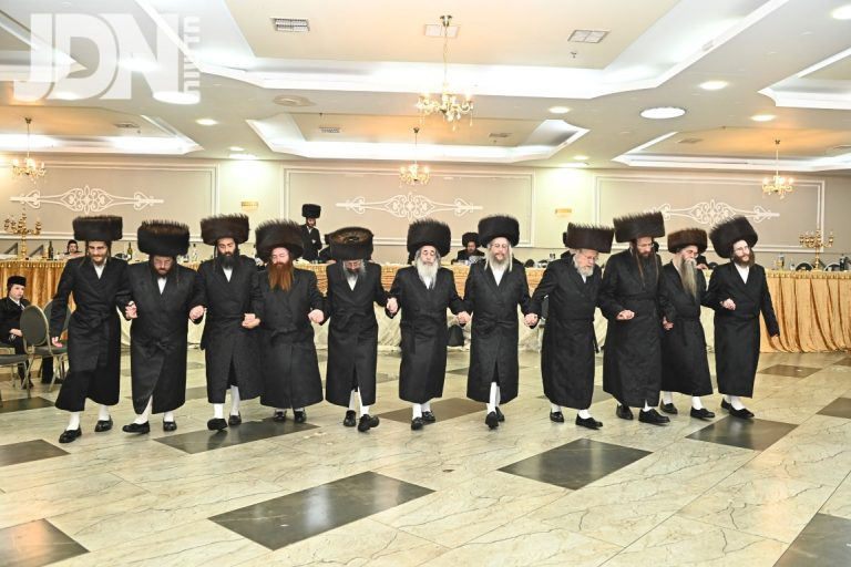 חתונת נכד סקולען בני ברק ונכד זוויהל עם בת רבי שלמה זלמנוביץ בן האדמ''ר מגארליץ עכו וחתן האדמו''ר מזידיטשוב (52)