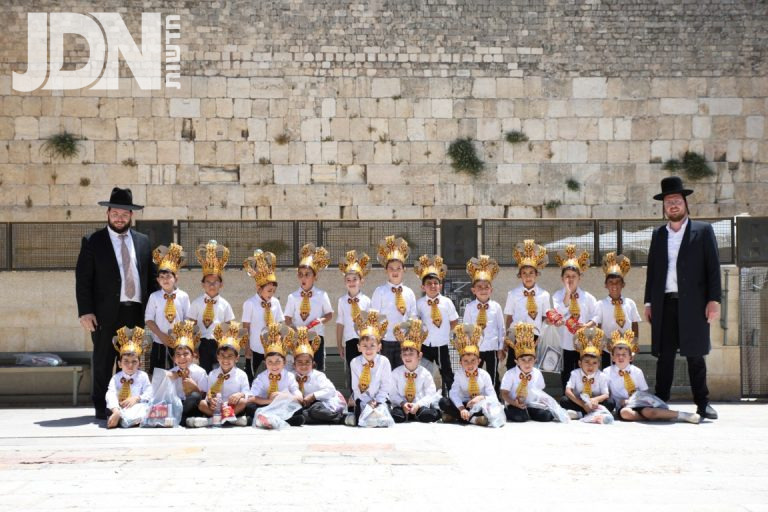 מסיבת סידור בת''ת 'תורת השם' רמה ד' בבית שמש צילום ש.פ