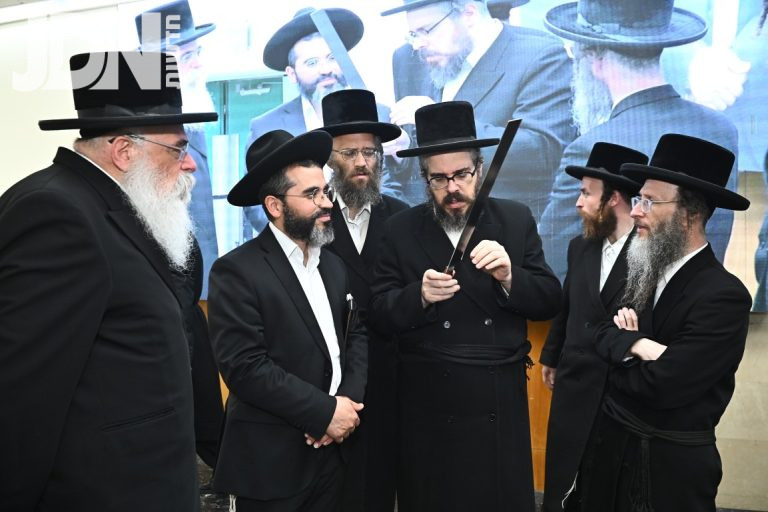 מעמד שחיטת כבש לכבוד הדף היומי בבני ברק (1)