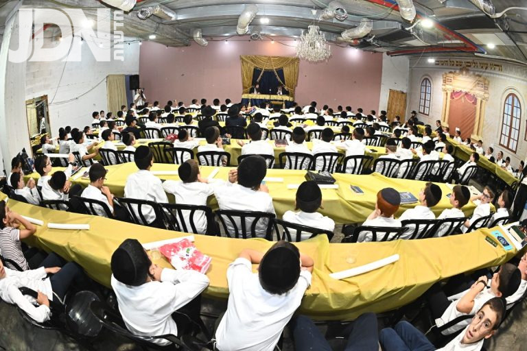 סיום סדר נזיקין ע''י ילדי מבקשי תורה משנת יהודה לע''נ הרב לפקוביץ צילום שוקי לרר (4)