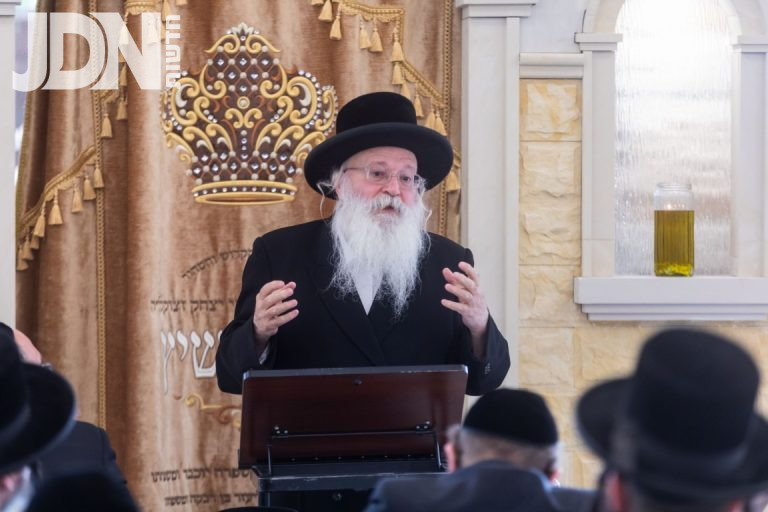 רבי אהרן טויסיג בציון הרה''ק מראדאשיץ בפולין (2)
