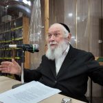 רבינו בשיעורו מעורר נגד שמיעת קווי נייעס באמצע הלימוד (Small)_800x452