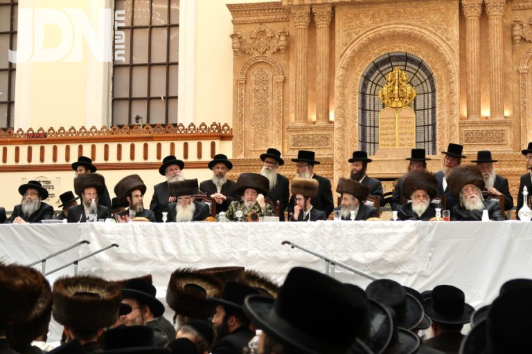 שמחת האירוסין לנכד האדמו''ר מויזניץ עם נכדת האדמורי''ם משידלובצא וגארליץ צילום שימי פ