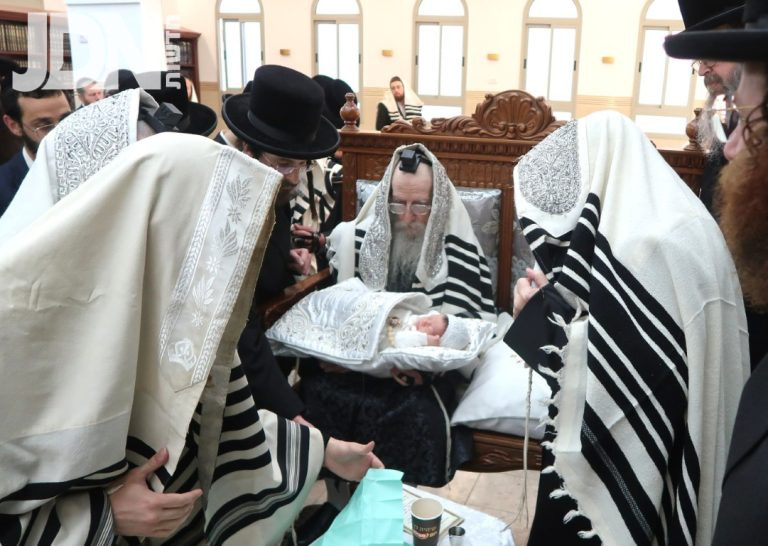 שמחת הברית לנין האדמו''ר מטשארנאביל נכד לבנו ר' ברוך טווערסקי חתן ממעליץ צילום שימי פ (2)