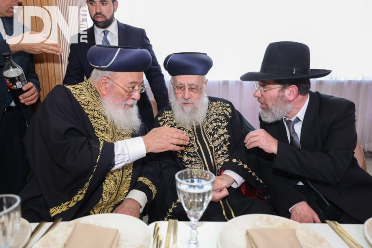 שמחת הברית לנין הרשל''צ הרב יצחק יוסף ומרן הרשל'''צ הרב שלמה משה עמאר צילום דוד ארזני