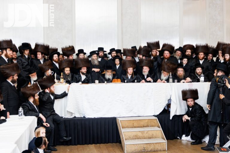 שמחת החתונה של בת הרבני הנגיד ר' ליפא פריעדמאן בן הרה''ח ר' משה משב''ק (16)