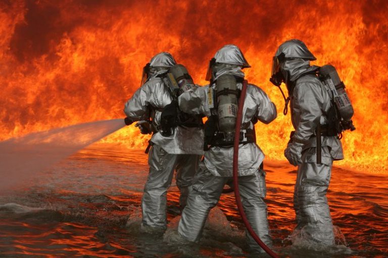 3840px-Aircraft_Rescue_Firefighting_training_800x533