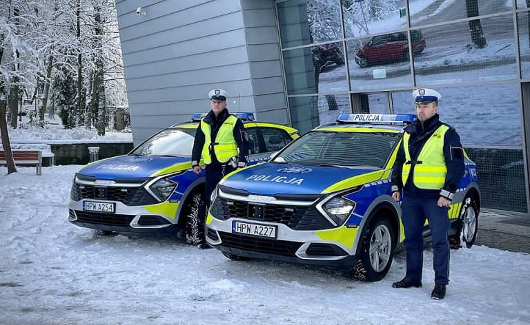 960px-Polish_police_officers_and_vehicles