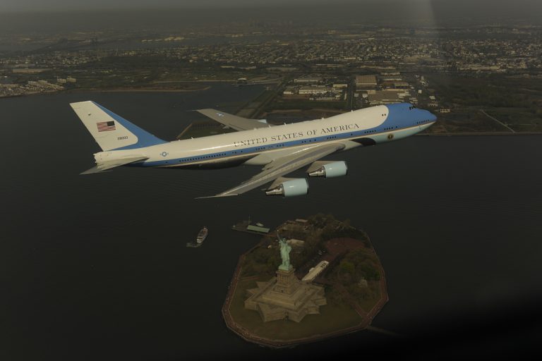 Air_Force_One_photo_op_incident