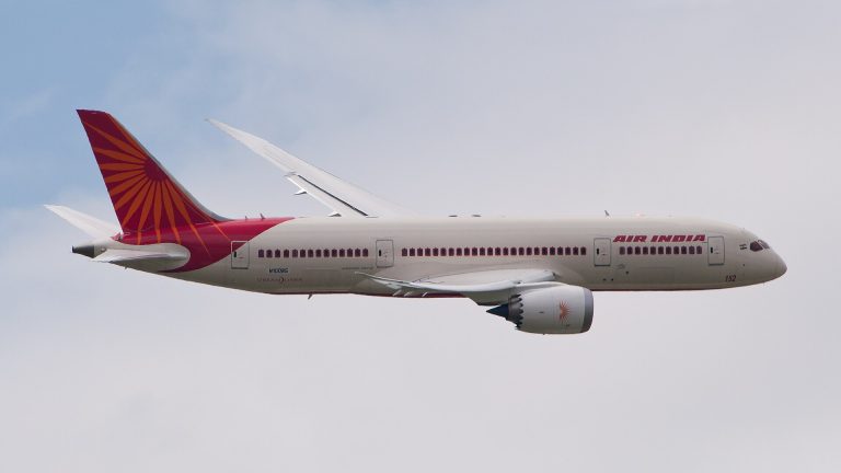 Air_India_Boeing_787_Dreamliner_N1008S_PAS_2013_02