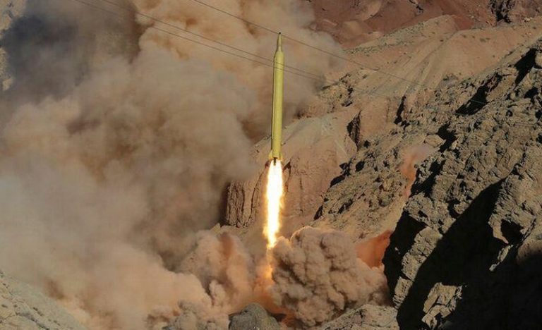 Qadr_missile_(Eghtedar-e_Velayat_wargamem,_March_2016)_02