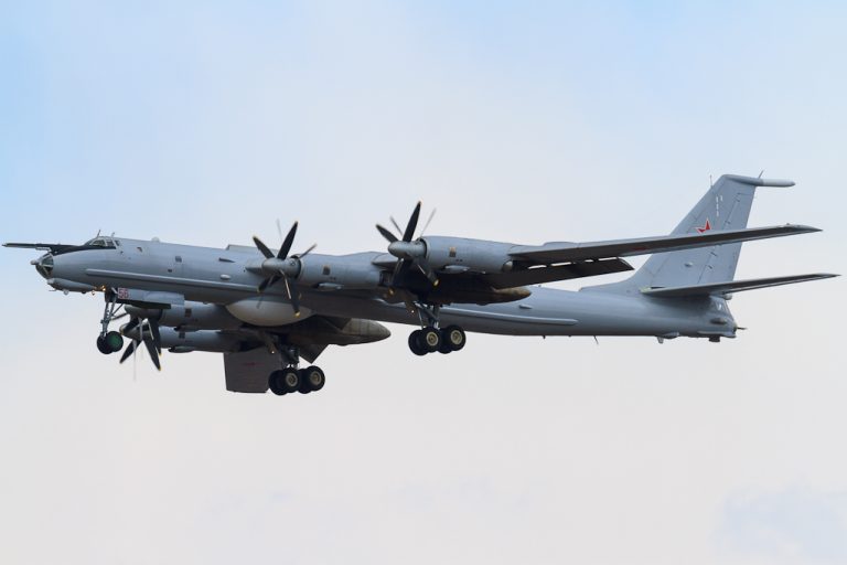 Tupolev_Tu-95_(6906568850)