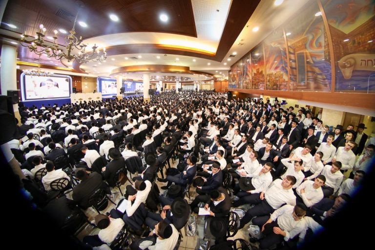 אלפי העולים לישיבות גדולות מאזינים למשא מנהיג הדור (1)