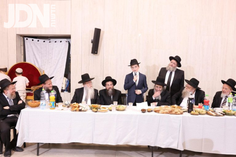 בר המצווה לבן זקוניו של ראש ישיבת 'מיר ברכפלד' הגרנ''י אלון צילום שמואל דריי (9)