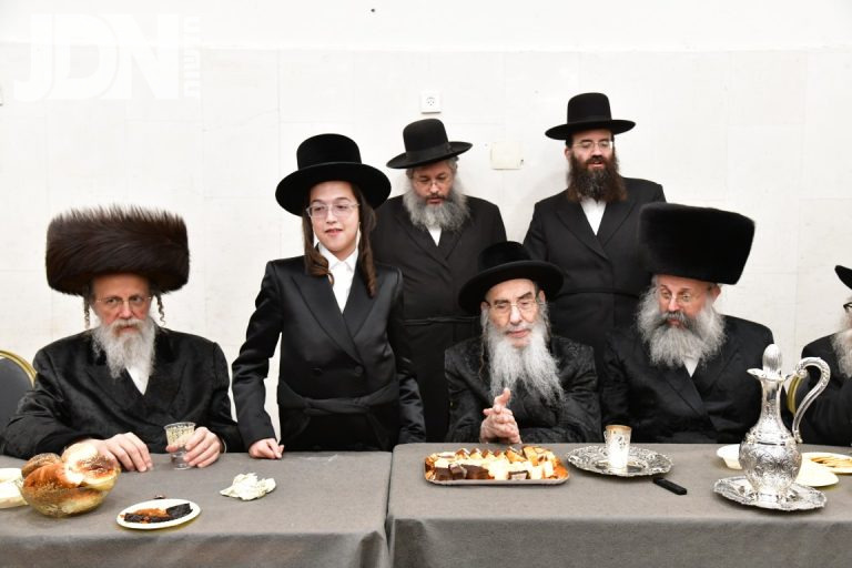 בר מצוה לנכד האדמו''ר מביאלא ישרי לב צילום יוסי לוי (11)
