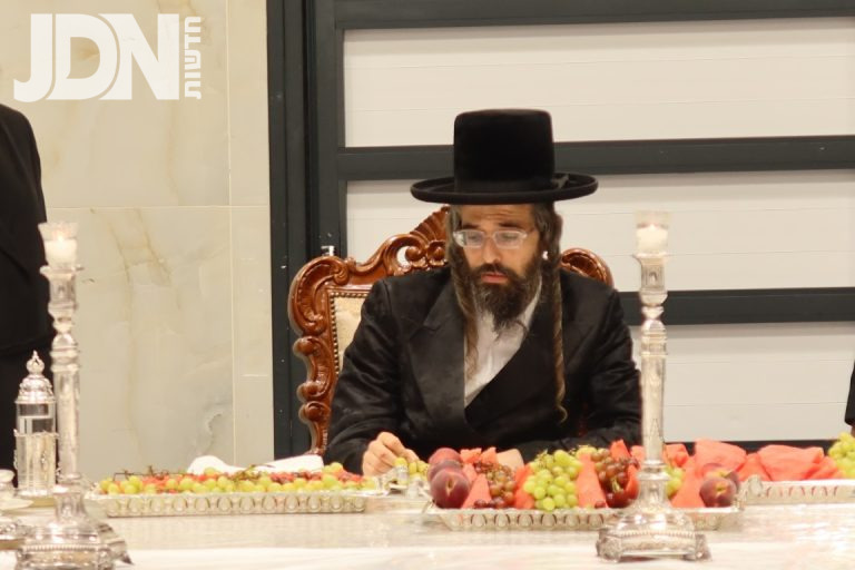 האדמו''ר מזוועהיל בהילולת האור החיים בבית מדרשו בביתר צילום שימי פ