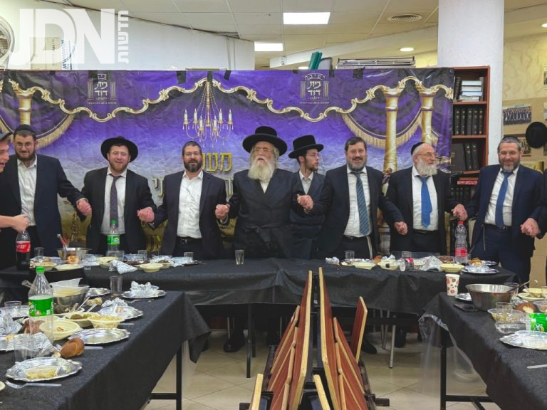 האדמו''ר משידלובצא בביקור ושיחת חיזוק בישיבת בית דוד (4)