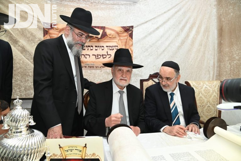 הכסת ס''ת לבית המדרש אור ישראל בבני ברק צילום מ