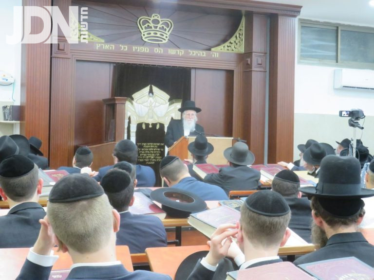 י''א חודש עצרת מספד ראש הישיבה בעל הברכת כהן בהיכל ישיבתו במודיעין עילית (17)
