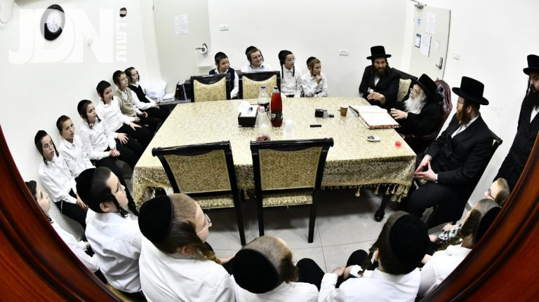 ילדי ת''ת סערט ויזניץ במבחן אצל חוג חתם סופר צילום שוקי לרר (4)