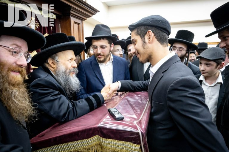 ישיבת חב''ד מוסקבה אצל האדמו''ר מבאבוב 45 (9)