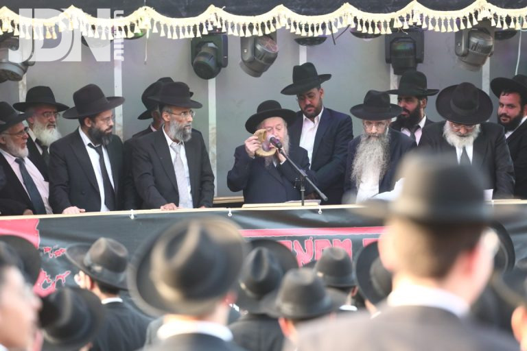 ישיבת 'מבקשי תורה' בעצרת זעקה מול כלא 10. צילום ש.פ