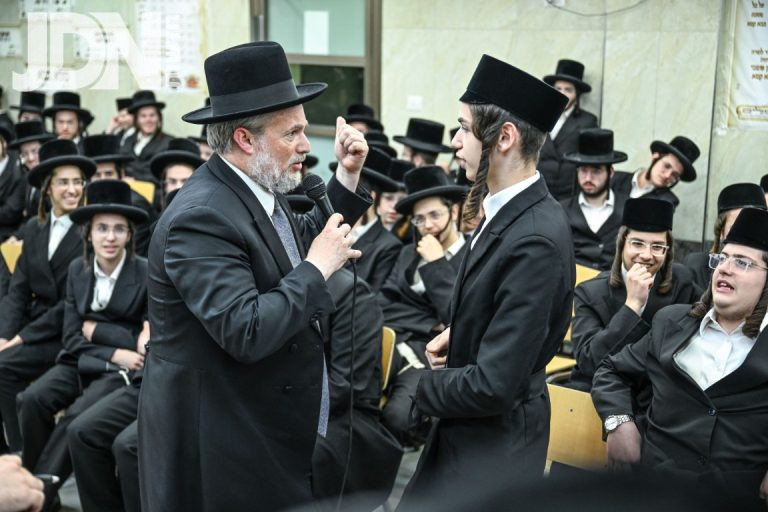 מבחן פומבי על מסכת בבא קמא לתלמידי ישיבת אמרי חיים ויזניץ בני ברק (29)