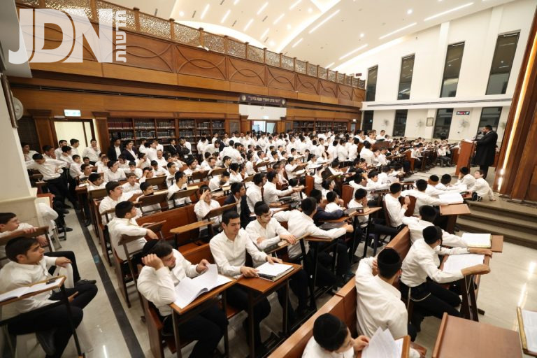 מודיעין עילית פתיחת ישיבות בין הזמנים ביציאת הצום צילום יעקב כהן (7)