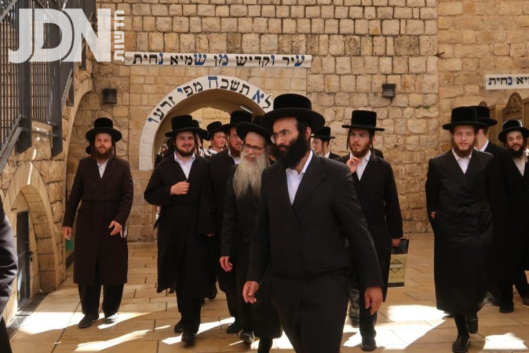 מסע הקודש של האדמו''ר מצאנז זוועהיל לארץ ישראל (9)