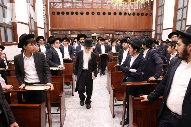סיום מסכת קידושין בהיכל ישיבת 'נזר התלמוד' בביתר עילית צילום שמואל דריי (8)