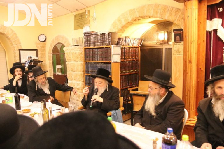 סעודת הילולת הרמ''ק המסורתית בטאלנער קלויז בצפת (2)