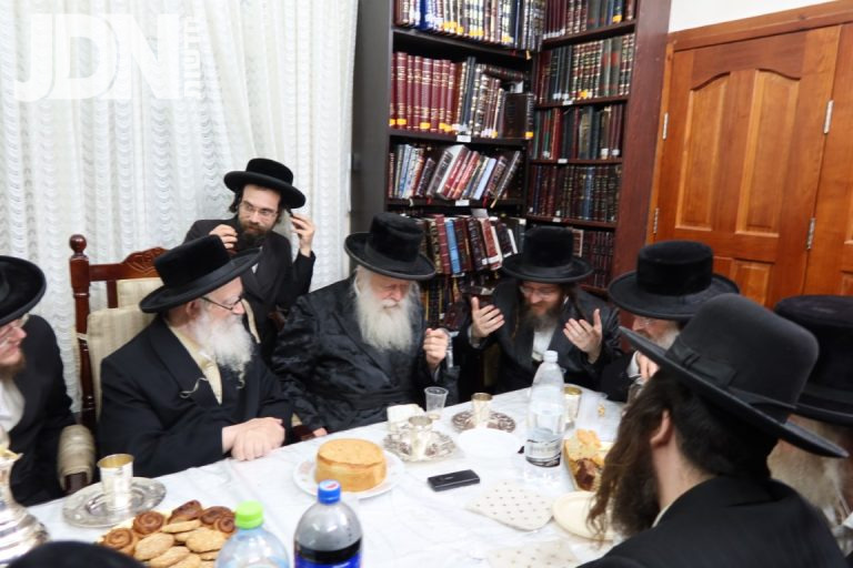 שמחת הווארט לנין האדמו''ר ממשכנות הרועים ונכד האדמו''ר מטעמשוואר צילום שימי פ