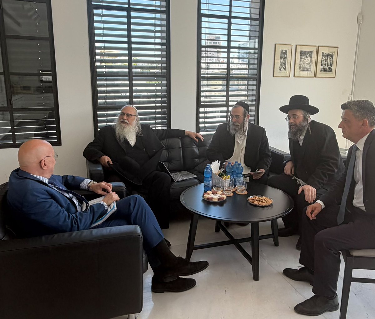 פרויקט אומן תשפ"ז: החלו ההכנות הדיפלומטיות, יו"ר איחוד ברסלב באומן, הרב נתן בן-נון, נפגש עם שגריר רומניה בישראל (ראדו יואניד) וסגנו, האחראים מטעם ממשלת רומניה למסע הקרב. השניים תיאמו עמדות ודנו בשיתוף הפעולה וההיערכות הנדרשת לקראת נסיעת אלפי המתפללים לציון רבי נחמן